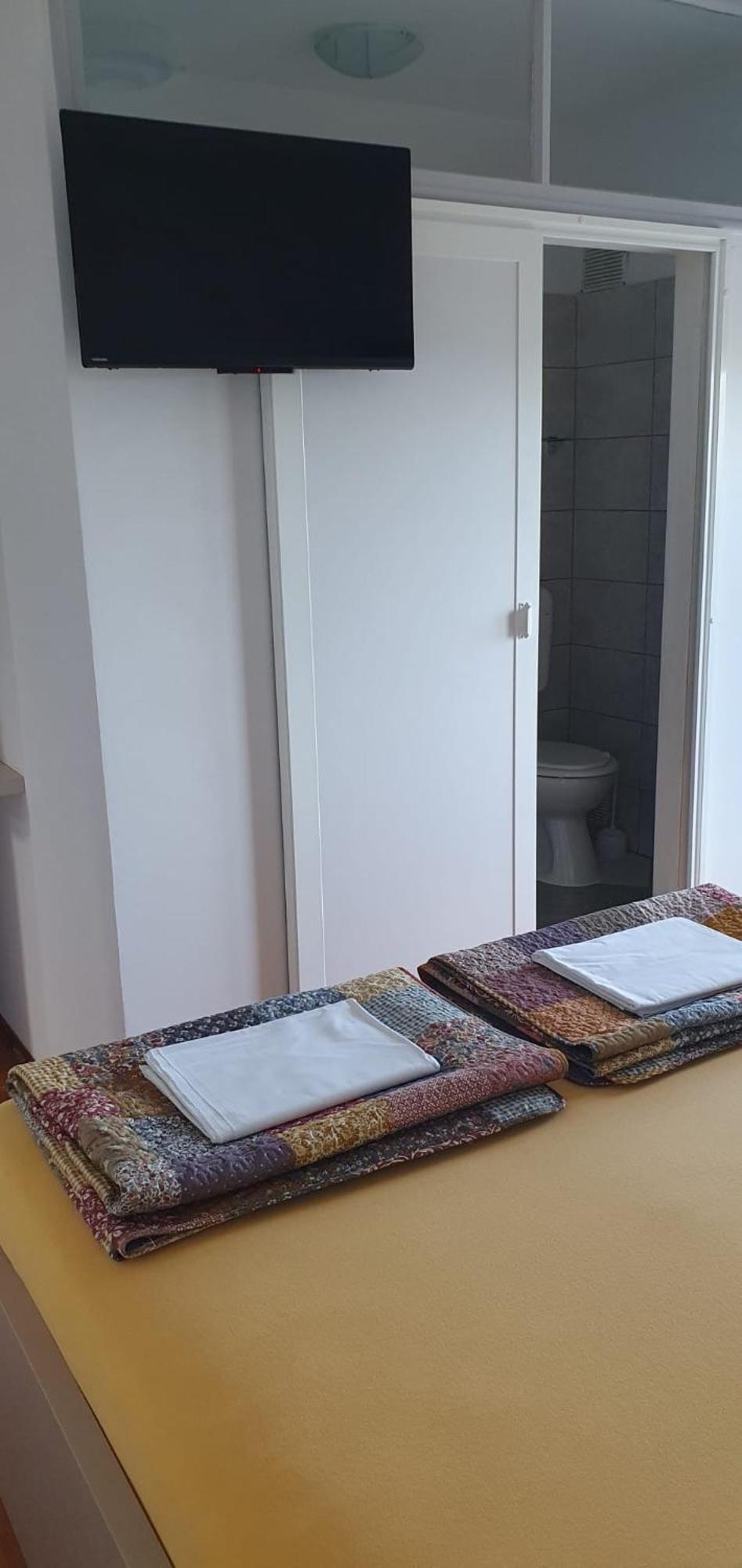 Apartments & Rooms Fam Ribaric Banjol Kamer foto